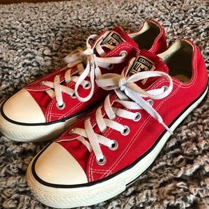 RED CONVERSE
